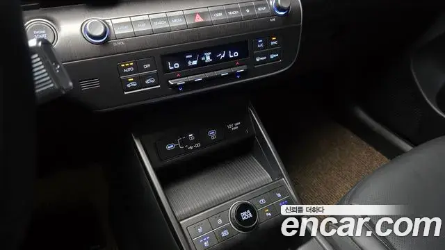 Hyundai Kona 2023 — Фото 16/20