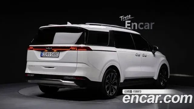 Kia Carnival 2023 — Photo 2/20