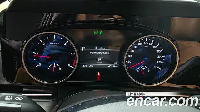 Kia Carnival 2023 — Photo 8/20