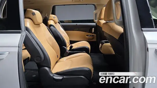 Kia Carnival 2023 — Photo 11/20