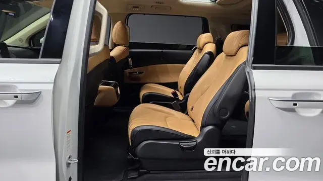 Kia Carnival 2023 — Photo 12/20