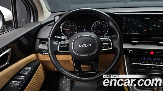 Kia Carnival 2023 — Şəkil 13/20