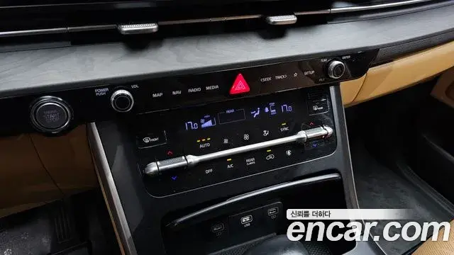 Kia Carnival 2023 — Şəkil 18/20