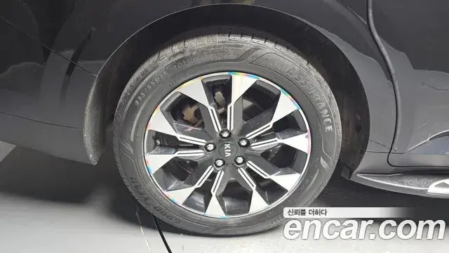 Kia Carnival 2021 — Фото 5/20