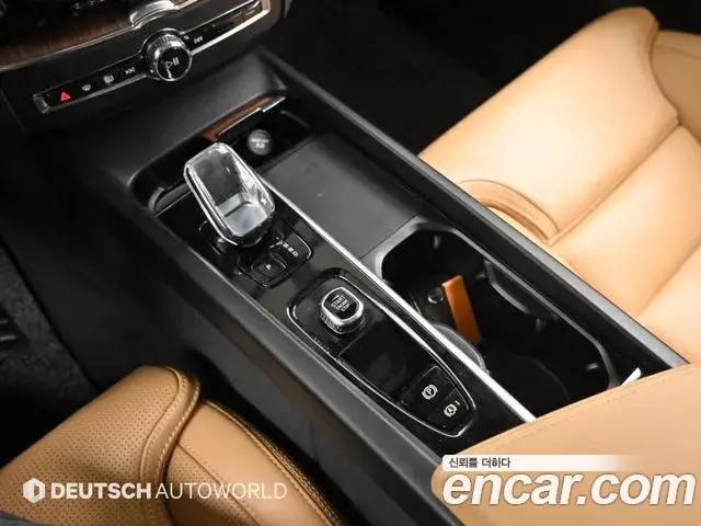 Volvo XC60 2022 — Фото 8/20