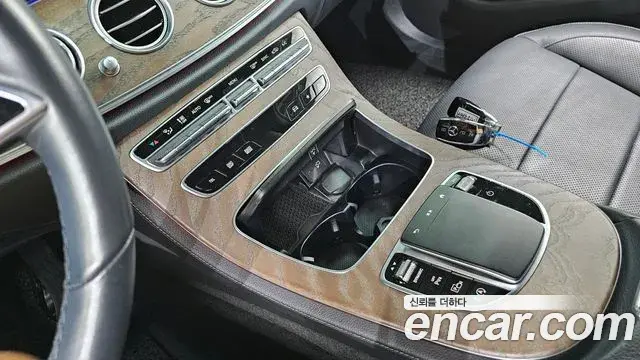 Mercedes-Benz E-Class 2021 — Фото 18/20