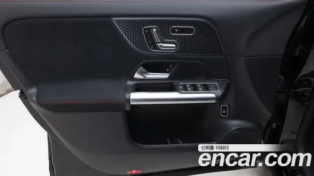 Mercedes-Benz GLA-Class 2025 — Фото 11/20