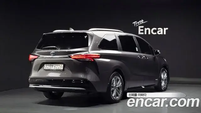 Toyota Sienna 2021 — ფოტო 2/20