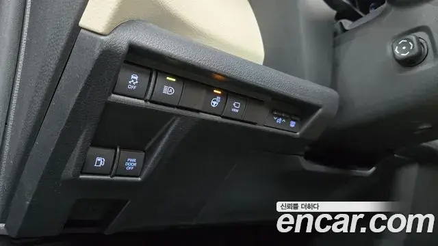 Toyota Sienna 2021 — ფოტო 16/20