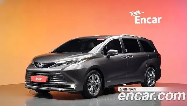 Toyota Sienna 2021 — ფოტო 1/20