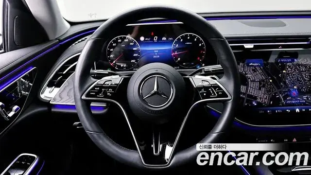 Mercedes-Benz E-Class 2024 — Photo 8/20