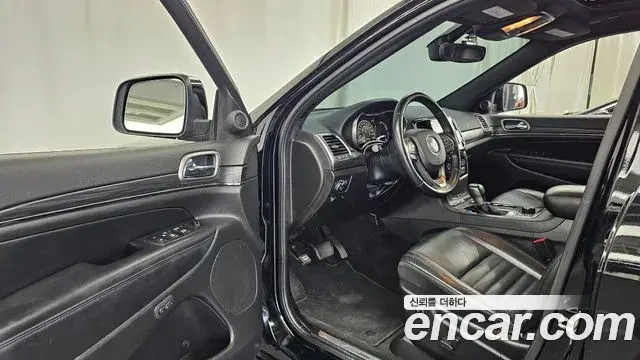 Jeep Grand Cherokee 2021 — Şəkil 16/32