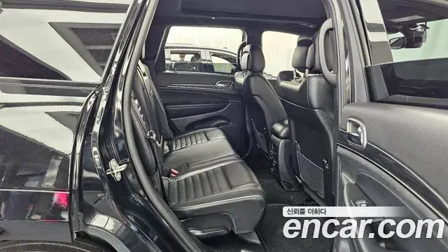 Jeep Grand Cherokee 2021 — Şəkil 13/32