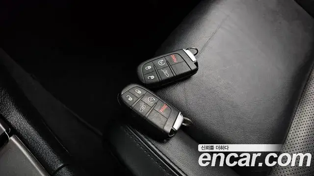 Jeep Grand Cherokee 2021 — Şəkil 2/32