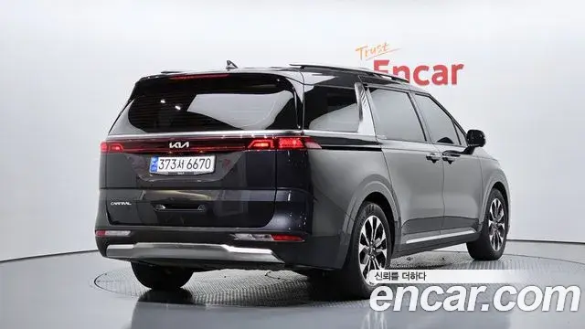 Kia Carnival 2023 — Фото 2/20