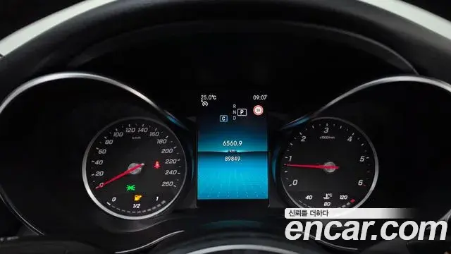 Mercedes-Benz C-Class 2019 — Фото 8/20