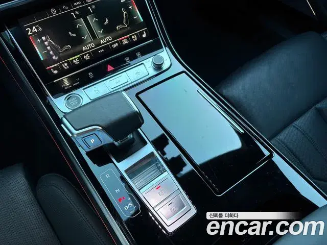 Audi A8 2021 — Фото 8/15