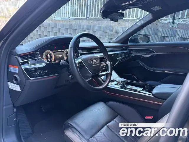 Audi A8 2021 — Фото 9/15