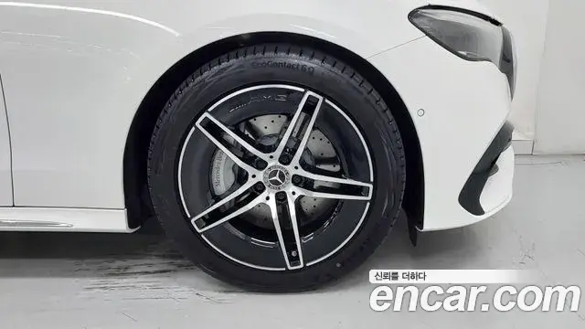Mercedes-Benz E-Class 2026 — Photo 4/17