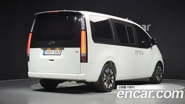 Hyundai Staria 2023 — Фото 2/20