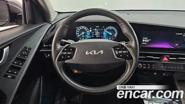 Kia Niro 2023 — Фото 13/20