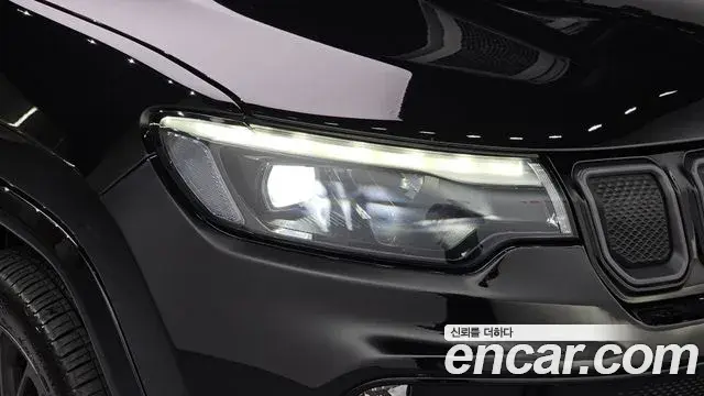 Jeep Compass 2022 — Şəkil 32/37
