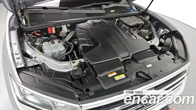 Volkswagen Touareg 2020 — ფოტო 34/37