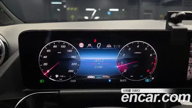 Mercedes-Benz GLA-Class 2025 — Фото 8/20