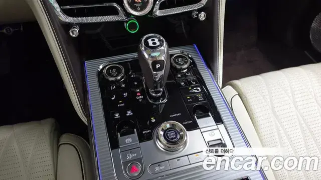 Bentley Flying Spur 2023 — Şəkil 32/39
