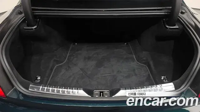Bentley Flying Spur 2023 — Şəkil 34/39