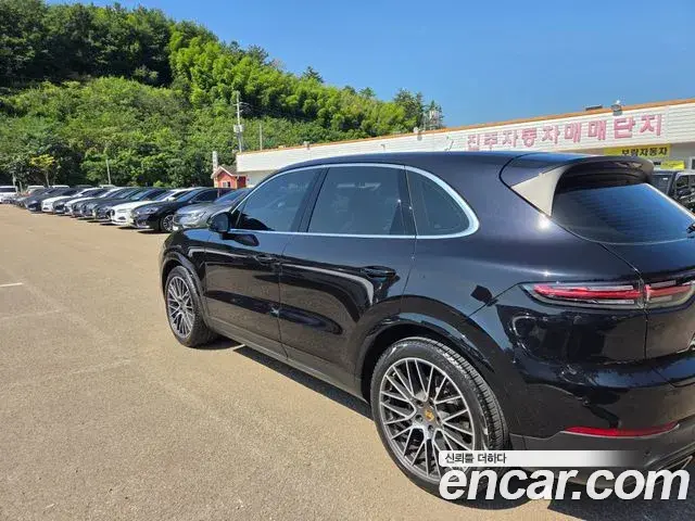 Porsche Cayenne 2019 — Photo 2/20
