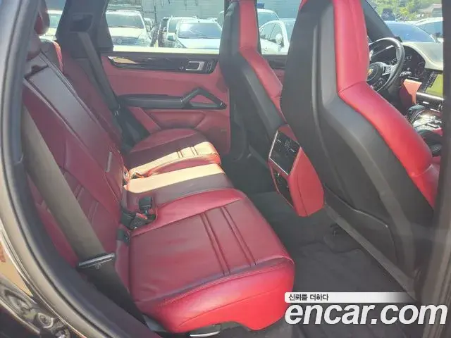 Porsche Cayenne 2019 — Photo 11/20
