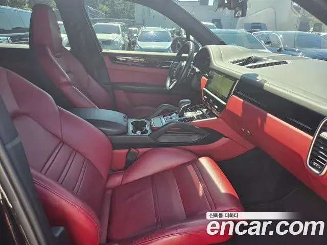 Porsche Cayenne 2019 — Photo 12/20