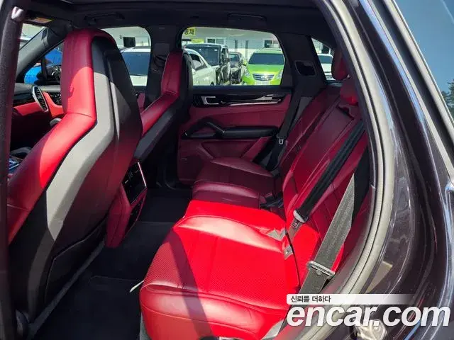 Porsche Cayenne 2019 — Photo 14/20