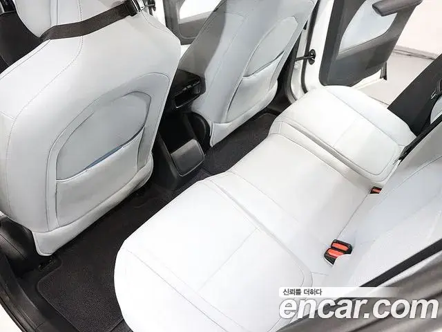 Volvo EX30 2025 — Photo 2/19