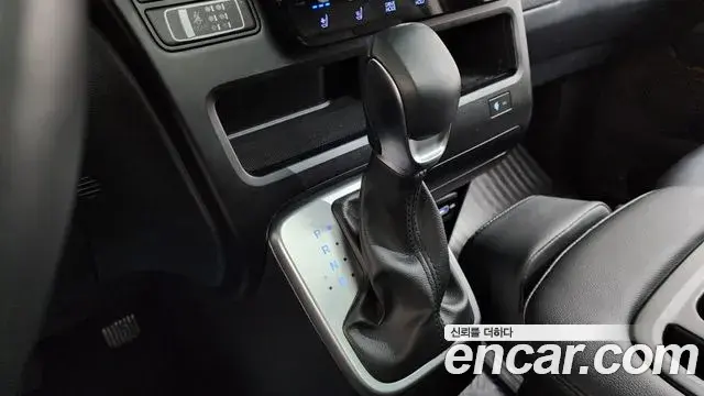 Hyundai Staria 2023 — Фото 9/20
