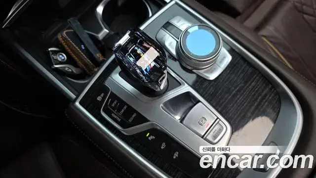 BMW 7 Series 2018 — Photo 9/20