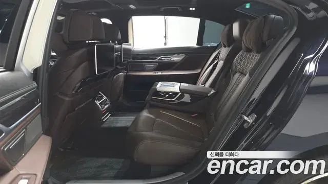 BMW 7 Series 2018 — Photo 12/20