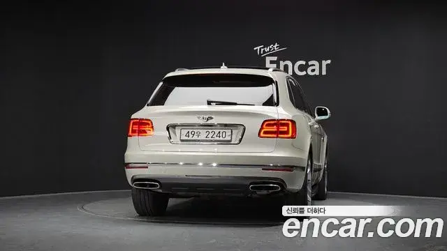 Bentley Bentayga 2018 — Photo 19/41