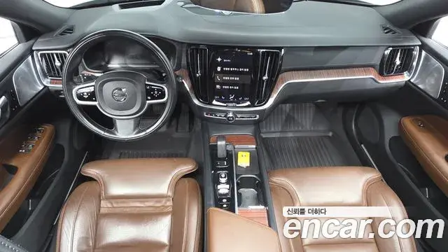 Volvo V60 Cross Country 2021 — Photo 6/35