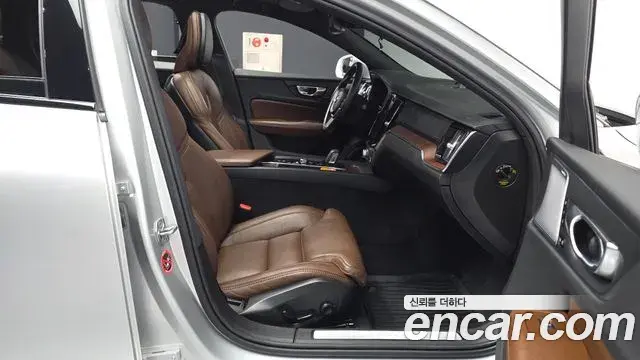 Volvo V60 Cross Country 2021 — Photo 7/35