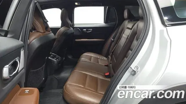 Volvo V60 Cross Country 2021 — Photo 9/35