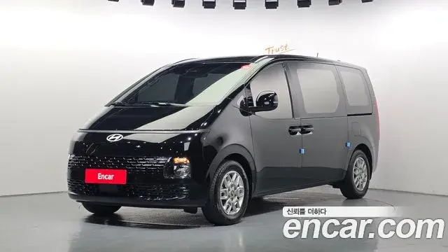 Hyundai Staria 2025 — Photo 1/20