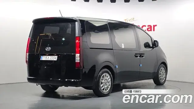 Hyundai Staria 2025 — Photo 2/20