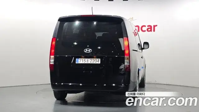 Hyundai Staria 2025 — Photo 4/20