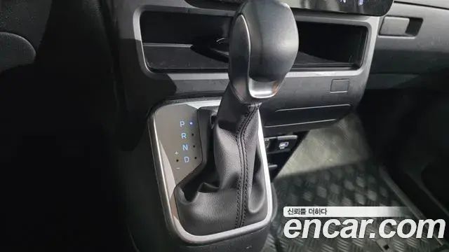 Hyundai Staria 2025 — Photo 9/20