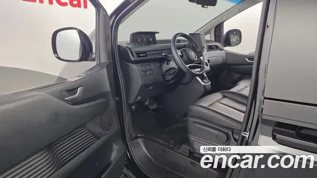 Hyundai Staria 2025 — Photo 10/20