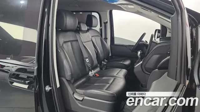 Hyundai Staria 2025 — Photo 12/20