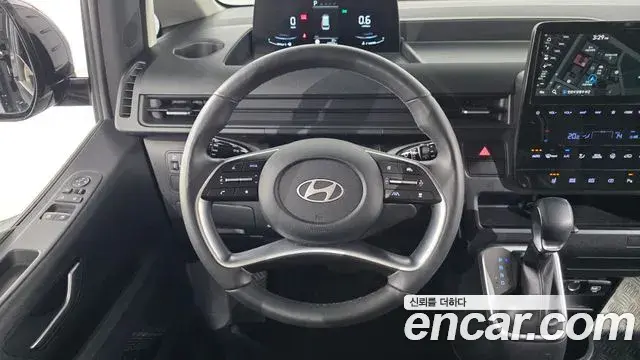Hyundai Staria 2025 — Photo 13/20
