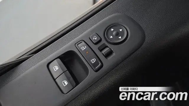 Hyundai Staria 2025 — Photo 14/20